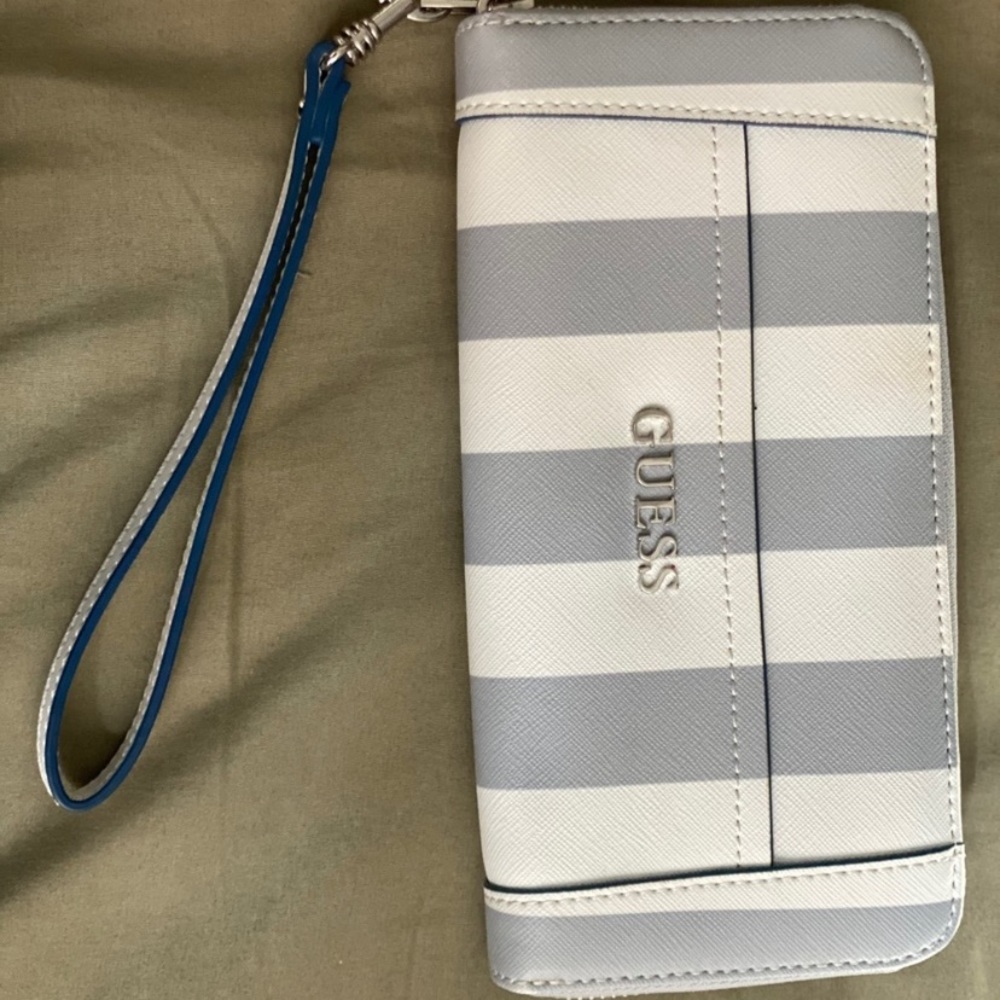 Guess shoulder bad with wallet - Picture 10 of 12